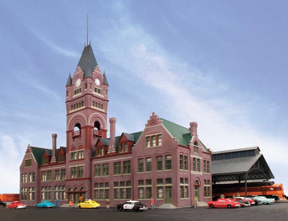 Walthers 933-2946 HO Milwaukee Everett Street Station & Train Shed Kit