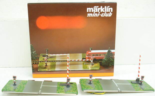 Marklin 8992 Z Crossing Gate Set (Set of 2) LN/Box