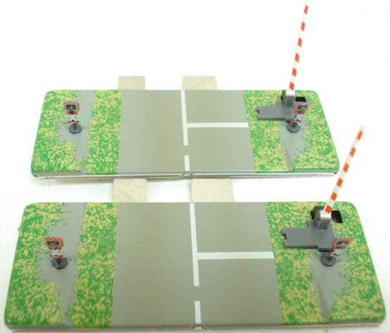 Marklin 8992 Z Crossing Gate Set (Set of 2) LN/Box
