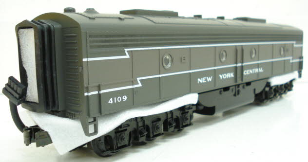 MTH 30-2140-3 New York Central E-8 B-Unit Non-Powered Diesel Engine #4109 EX/Box