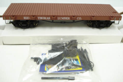 Bachmann 95627 Ely-Thomas Flatcar with Stakes (Metal Wheels)