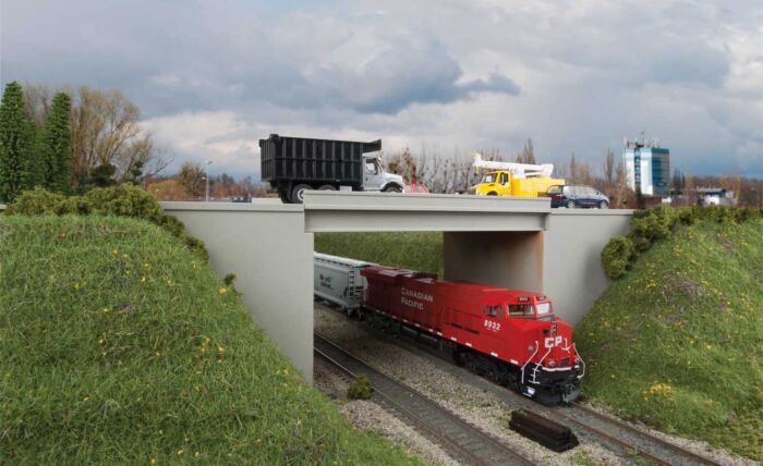 Walthers 933-4566 HO Modern Concrete Highway Overpass Kit