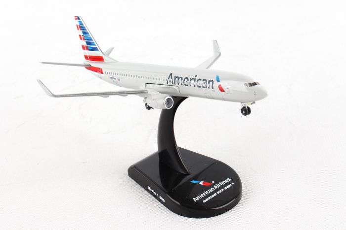 Daron Worldwide Trading PS5815-2 1:300 American Airlines 737-800