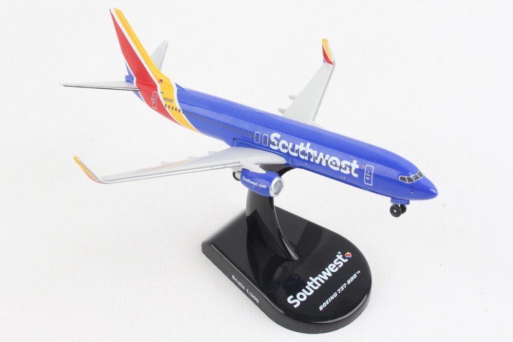 Daron Worldwide Trading PS5815-7 1:300 Southwest Airlines 737-800 Aircraft