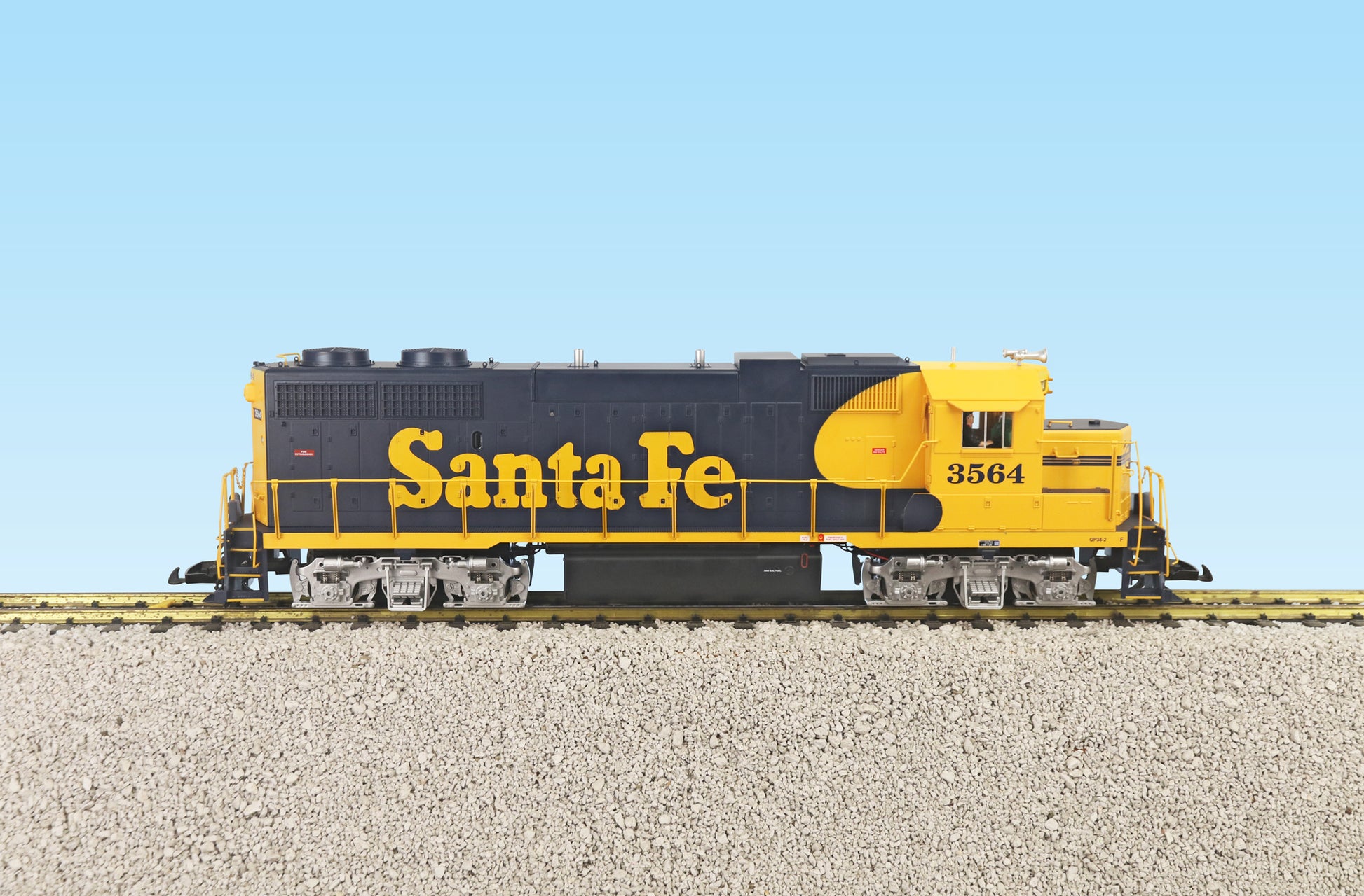 USA Trains R22207 G Santa Fe Blue/Yellow GP38-2 Diesel Locomotive