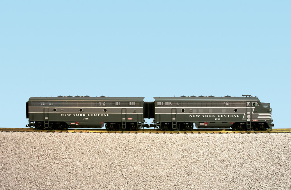 USA Trains R22286 G New York Central F-7 AB Diesel Locomotive