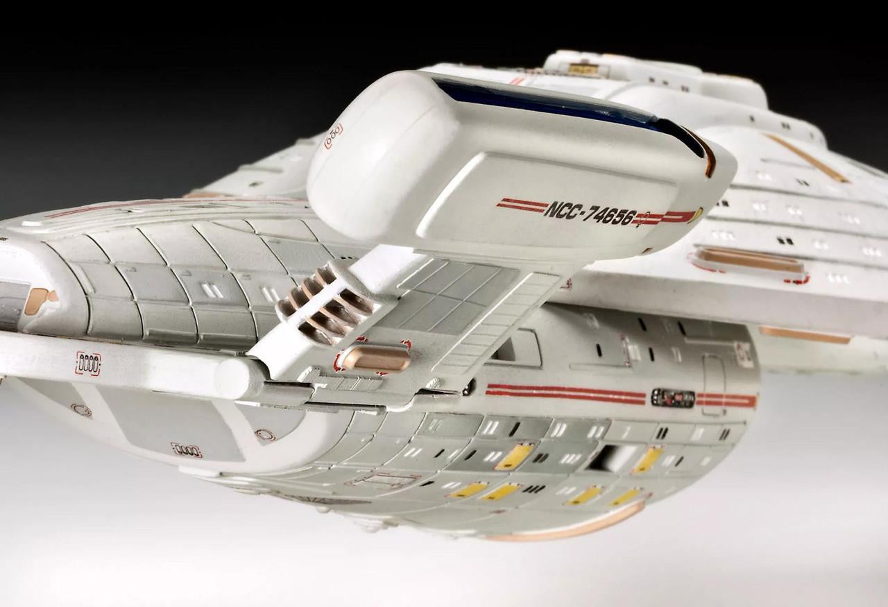 Revell 13604 1:670 Star Trek Voyager U.S.S. Voyager NCC-74656 Plastic Model Kit