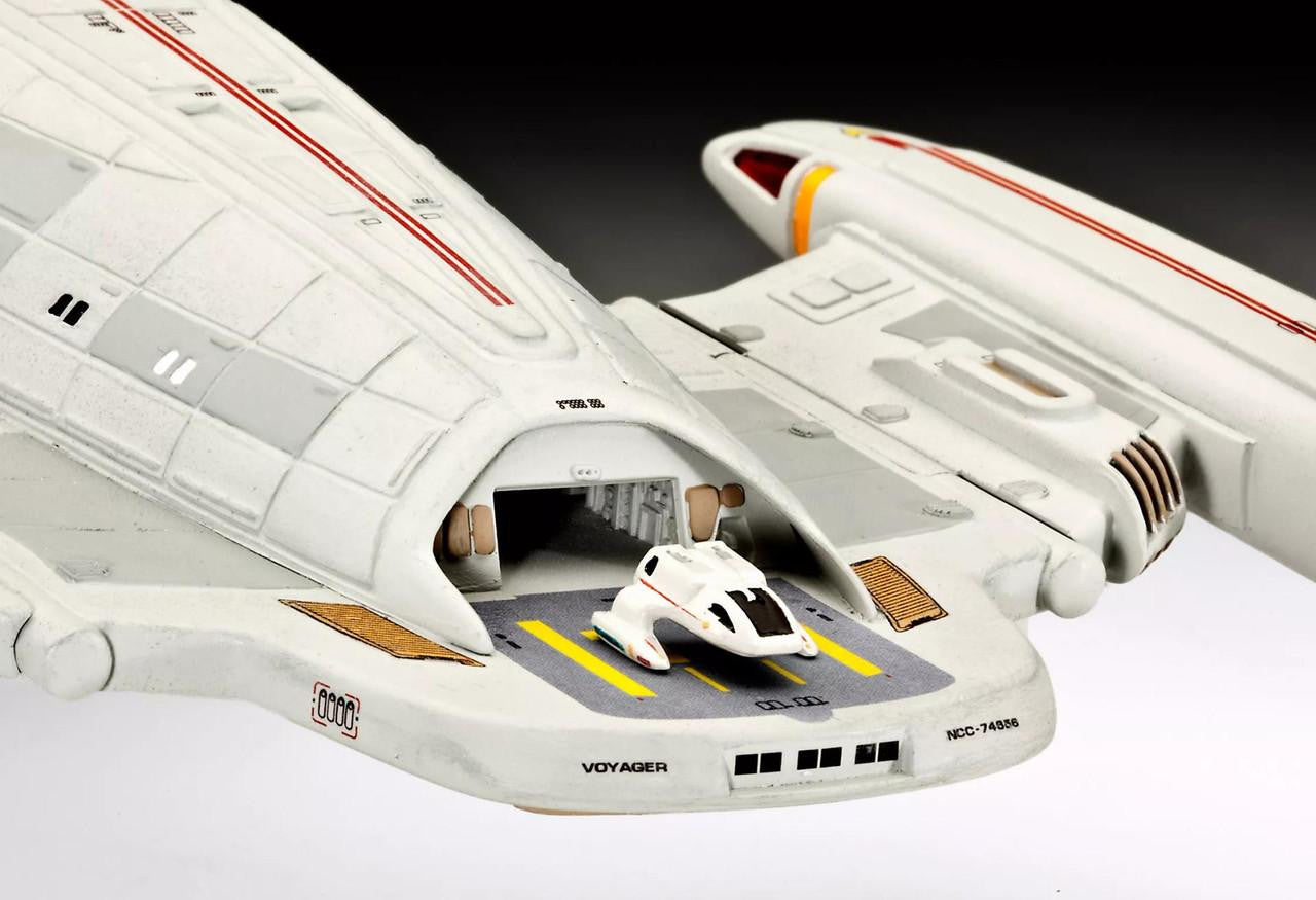Revell 13604 1:670 Star Trek Voyager U.S.S. Voyager NCC-74656 Plastic Model Kit