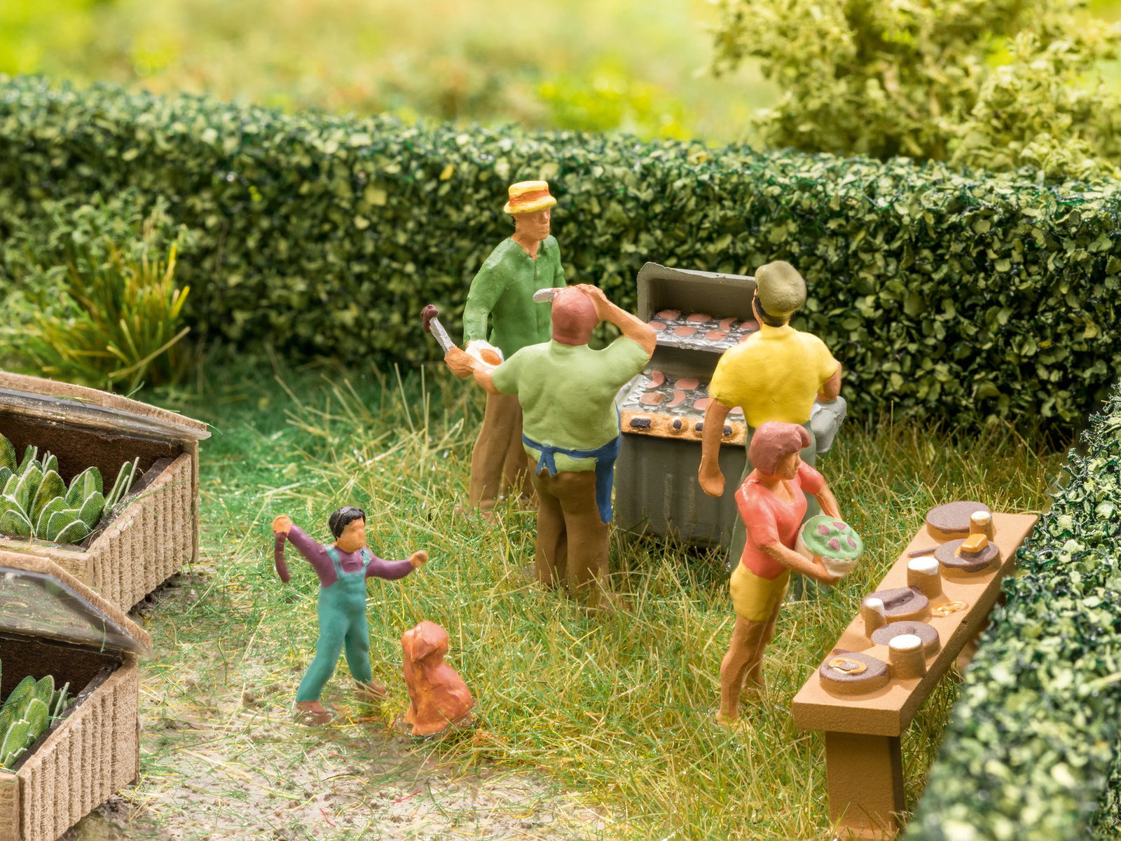 Noch 36593 N Barbecue Party Figure (Set of 7)
