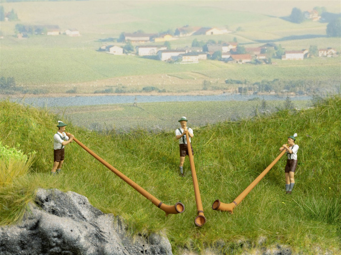 Noch 15579 HO Alphorn Players Figure (Set of 2)
