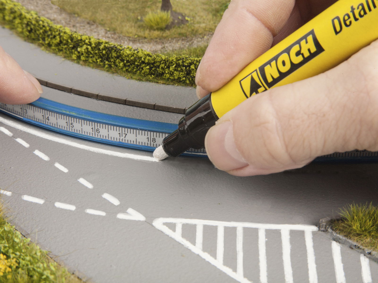 Noch 61155 HO/TT/N/Z/0/1/G Detail Markers (Set of 6)