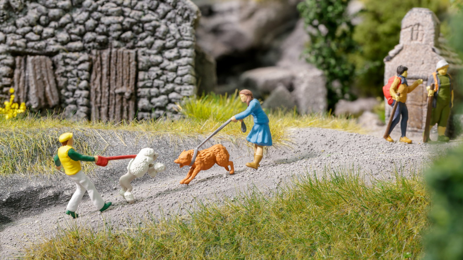 Noch 16602 HO Funny-Scenes 'Dog Encounter' Figure (Set of 4)