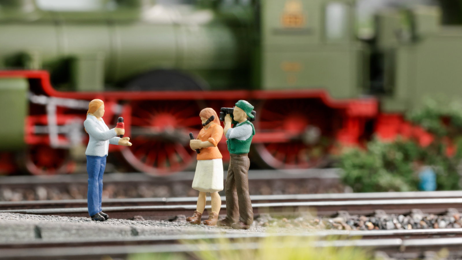 Noch 16605 HO Funny-Scenes 'Reporter Team' Figure (Set of 3)