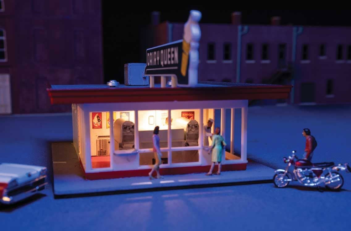 Walthers 933-4701 HO Spaces Vintage Dairy Queen Building Kit