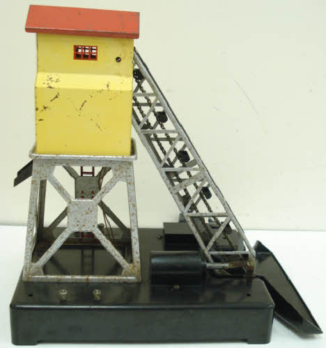 Lionel 97 Vintage O Operating Coal Elevator Loader VG