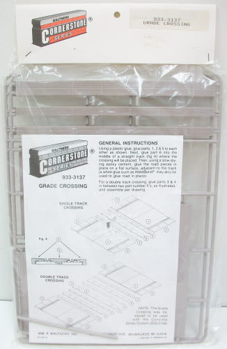 Walthers 933-3137 HO Scale Rubber Mat Style Grade Crossing Building Kit