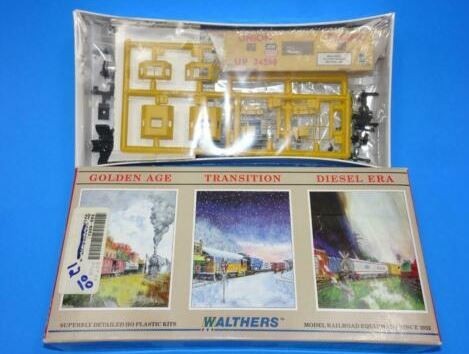 Walthers 932-4351 HO Union Pacific International Bay Window Caboose