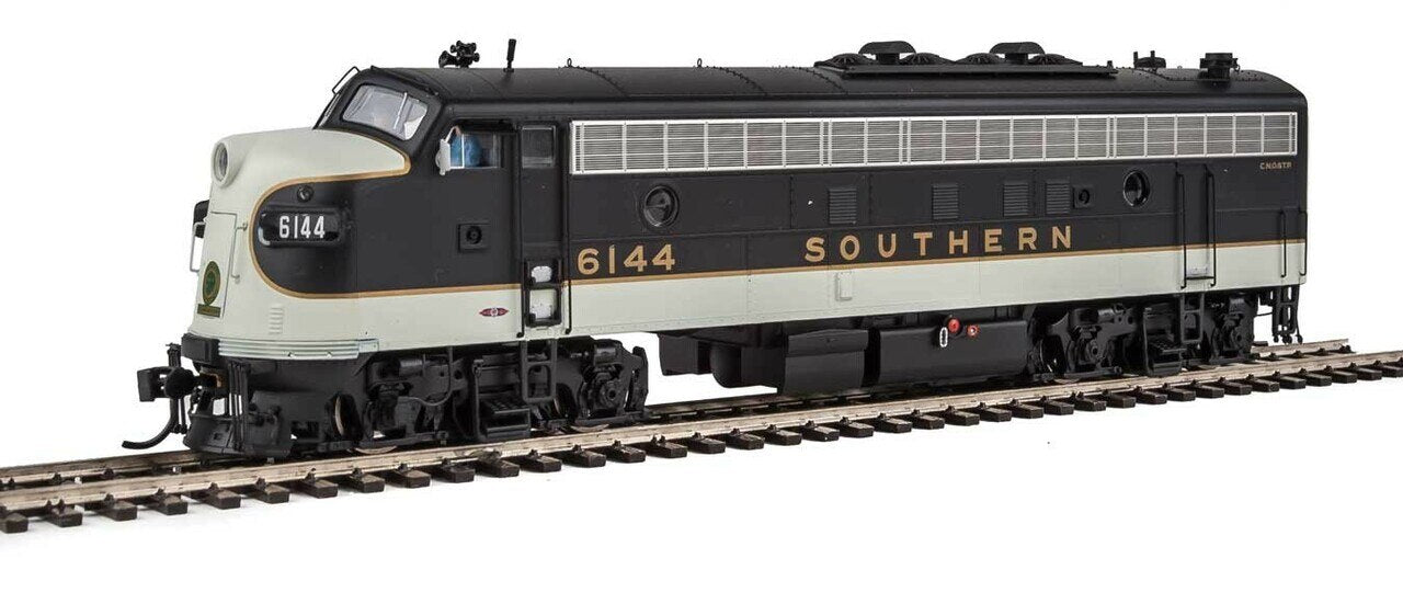 Walthers 920-49525 HO Southern FP7 Diesel Locomotive Standard DC #6136,6144