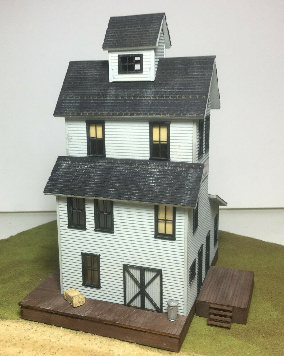 Motrak Models 83400 HO Valley Hardware & Plumbing Supply Building Kit