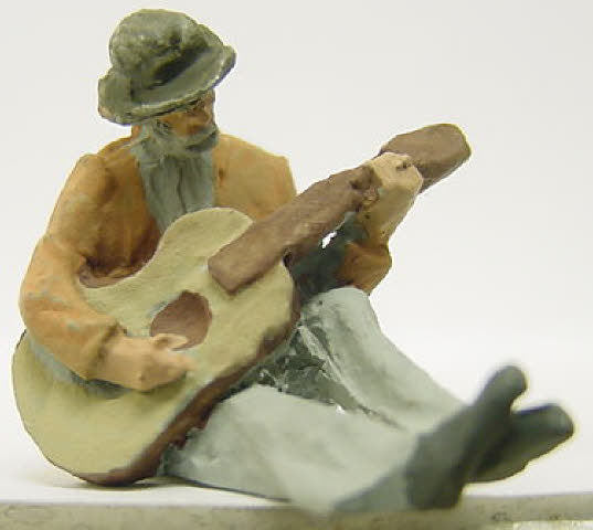 Arttista 1113 O Scale Man Playing Guitar Pewter Figure