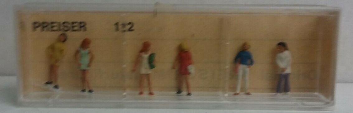 Preiser 122 HO Standing Teenage Girls Figures (Set of 6)