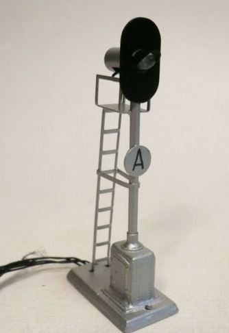 NJ International 1230 HO Chesapeake C&O D-Type 1-Light Signal w/ Tall Relay