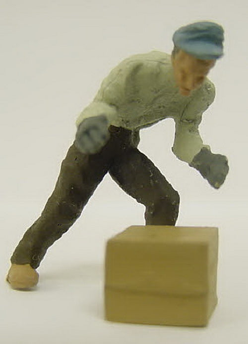 Arttista 1325 O Dock Worker Lifting Box Figure
