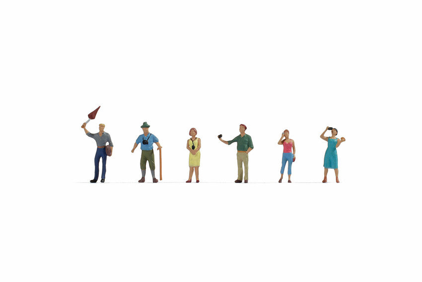 Noch 15472 HO Travel Group Figures (Set of 6)