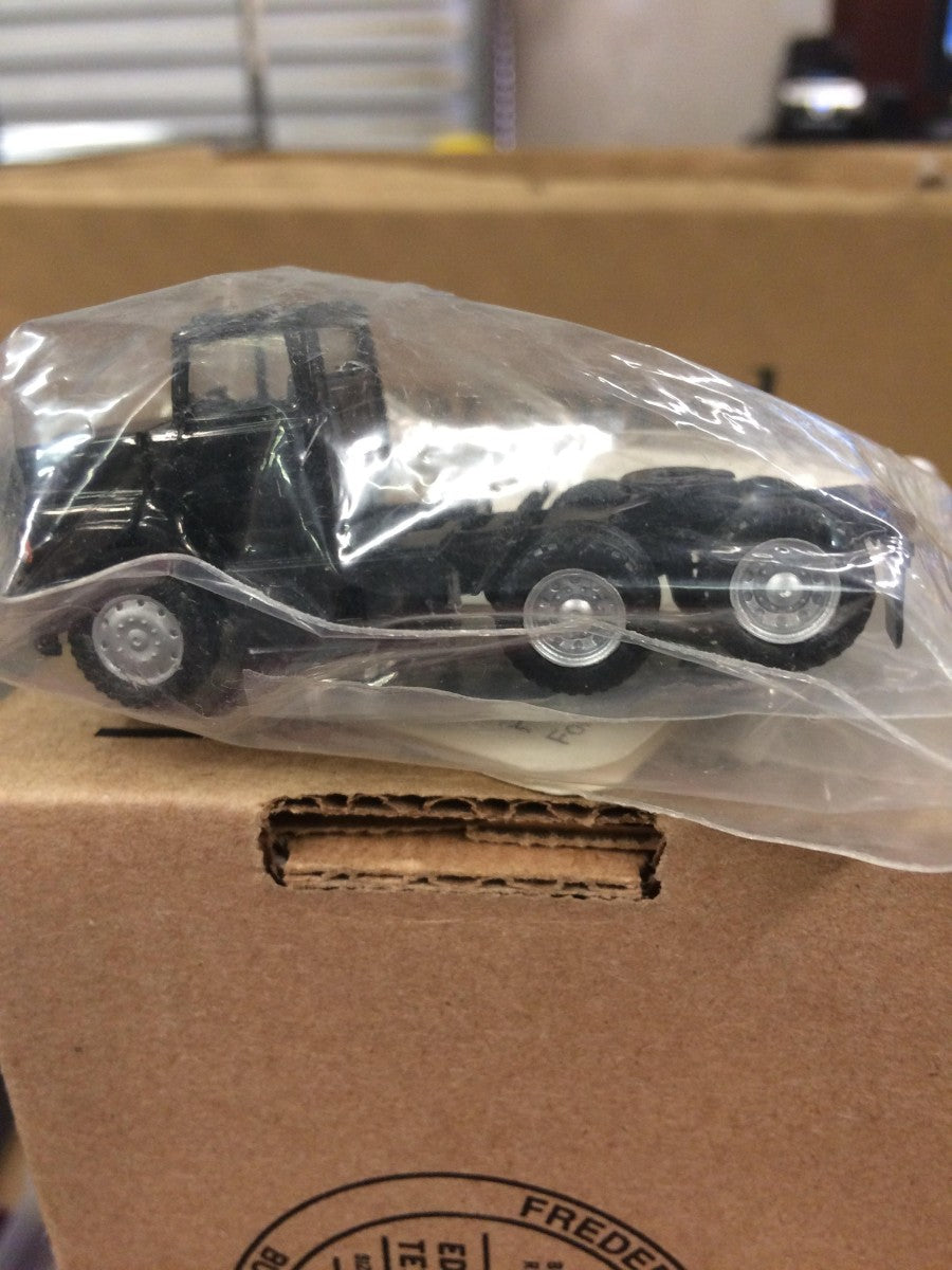 Promotex 15241 1:87 Ford L-9000 Short Black Body