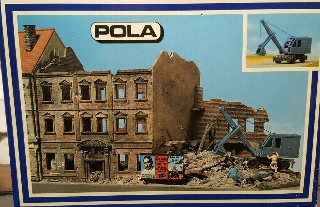 Pola 166 HO Town House in Ruins Building Kit