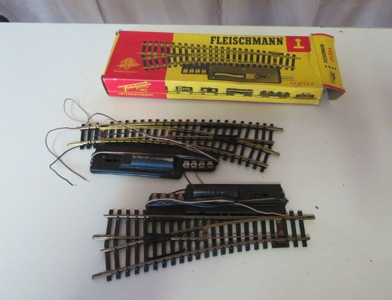 Fleischmann 1P1723A HO Left and Right Control Switch Pair