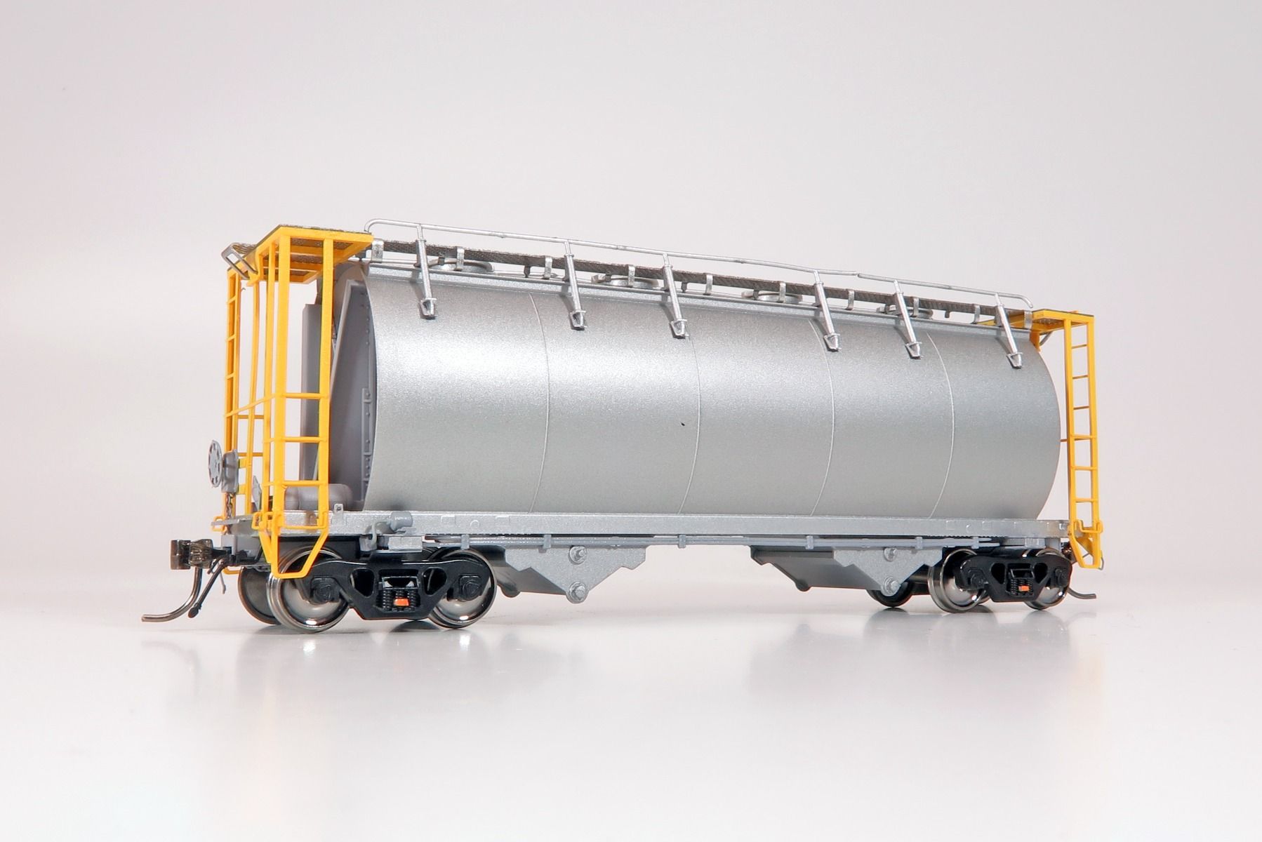 Rapido Trains 172099 HO Unlettered Procor 3000cuft Aluminum Hopper w/oHandrail