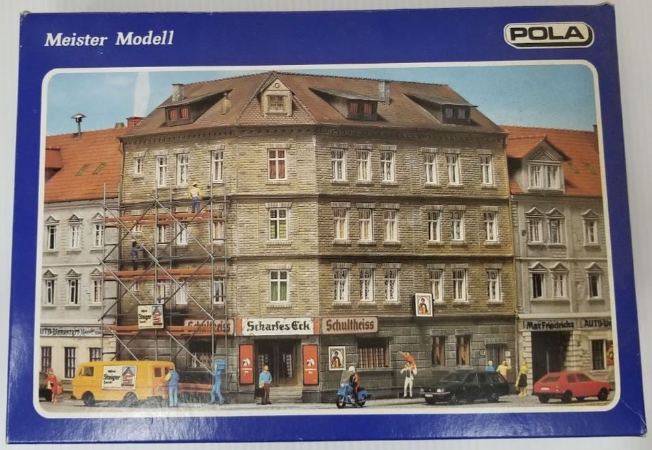 Pola 177 HO Corner Town Pub Building Kit