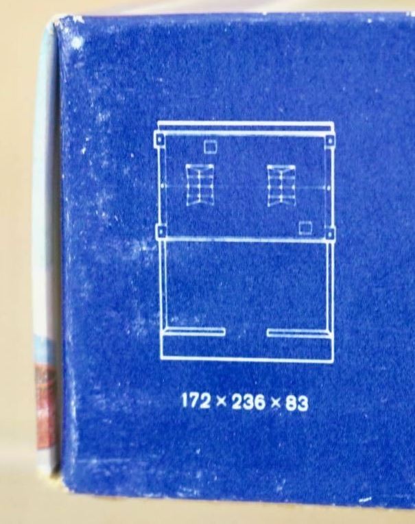 Pola 180 HO Opening Doors with Weathered External Walls Building Kit