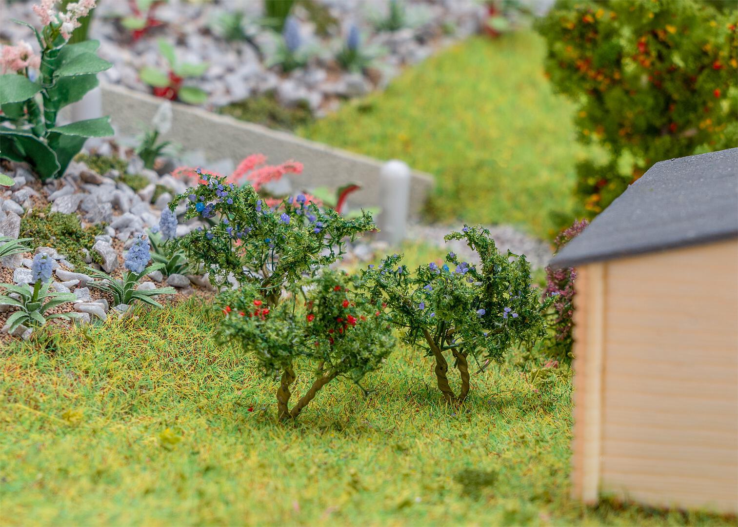 Faller 181285 HO Blueberry & Red Currant Bushes (Set of 12)