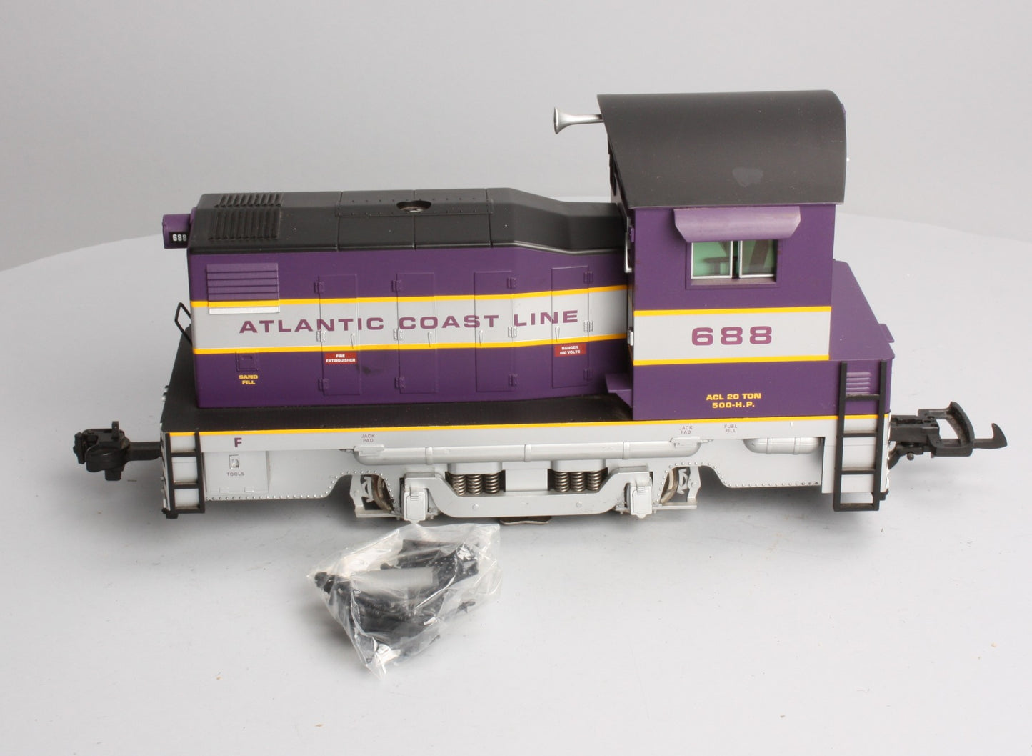 USA Trains 22053 G Atlantic Coast Line 20-Ton Powered Diesel Locomotive
