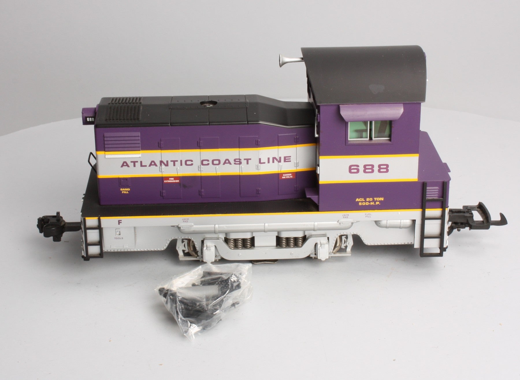 USA Trains 22053 G Atlantic Coast Line 20-Ton Powered Diesel Locomotive