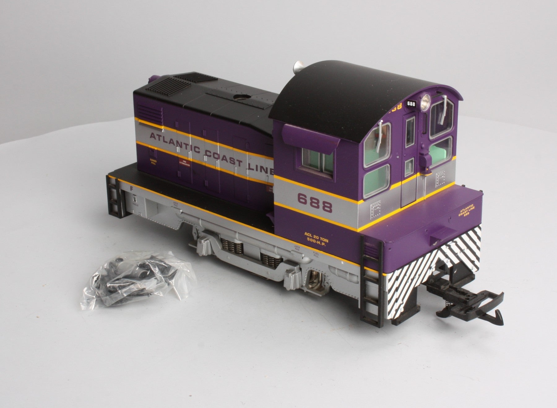 USA Trains 22053 G Atlantic Coast Line 20-Ton Powered Diesel Locomotive