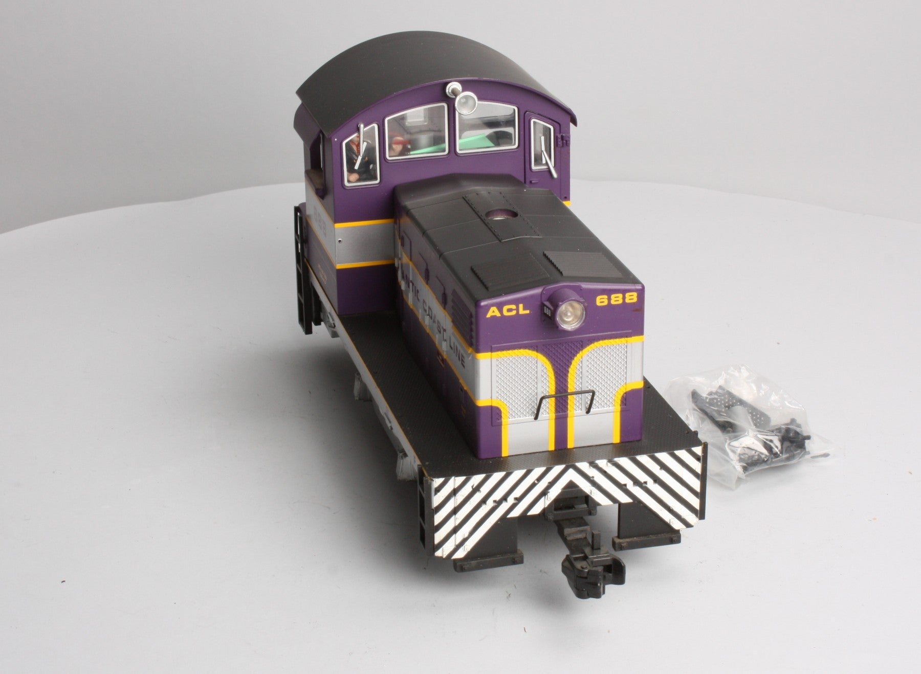 USA Trains 22053 G Atlantic Coast Line 20-Ton Powered Diesel Locomotive