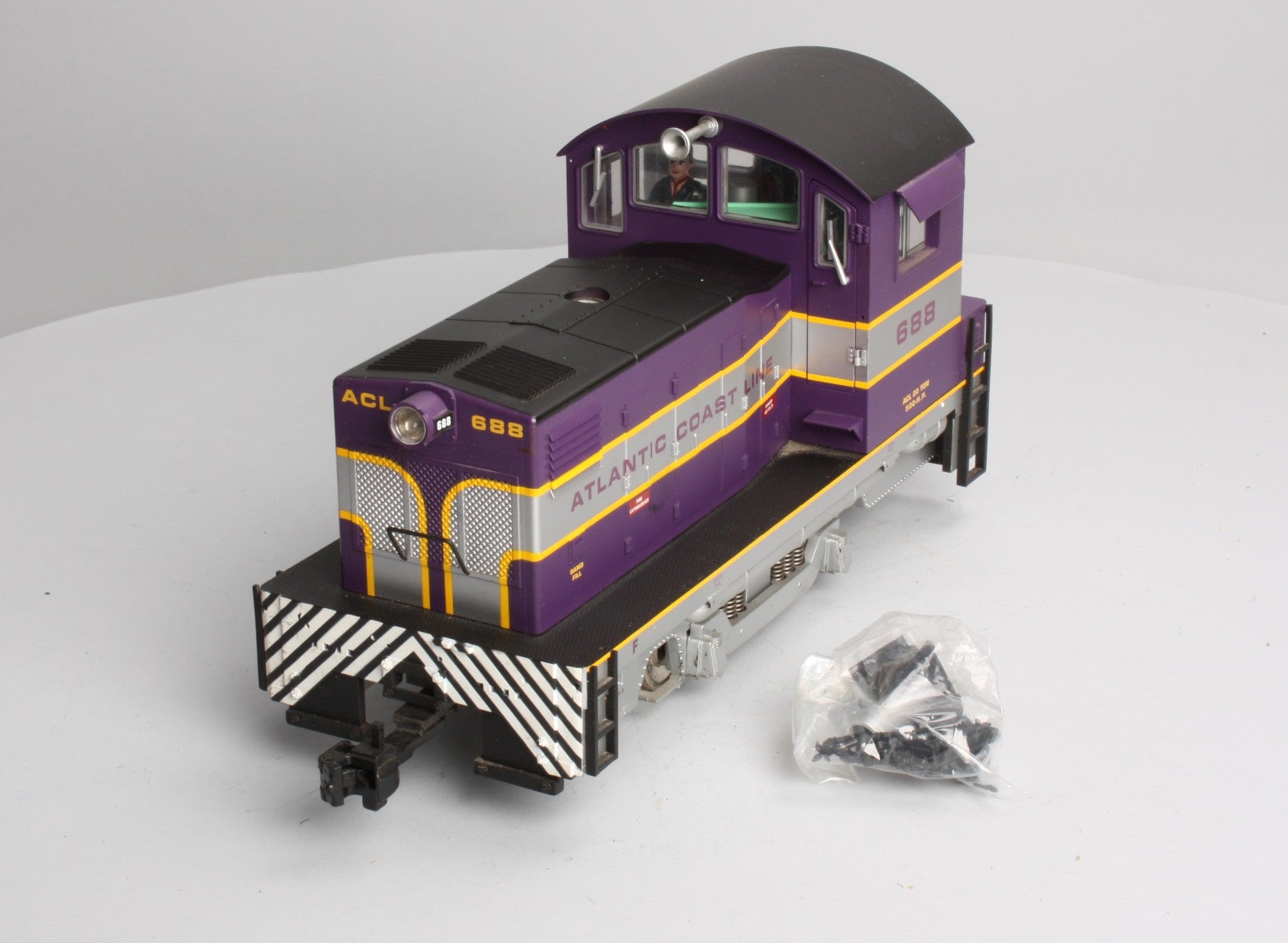 USA Trains 22053 G Atlantic Coast Line 20-Ton Powered Diesel Locomotive