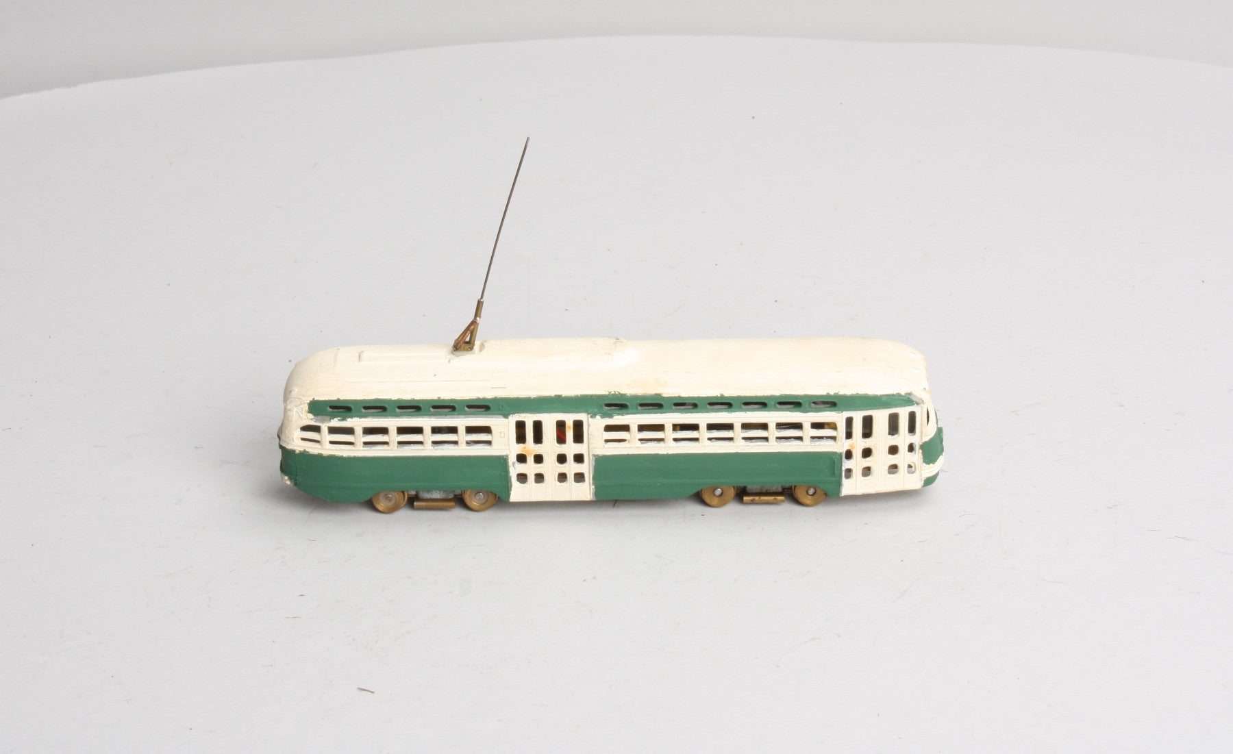 Bowser 125210 PCC Streamline Powered Trolley