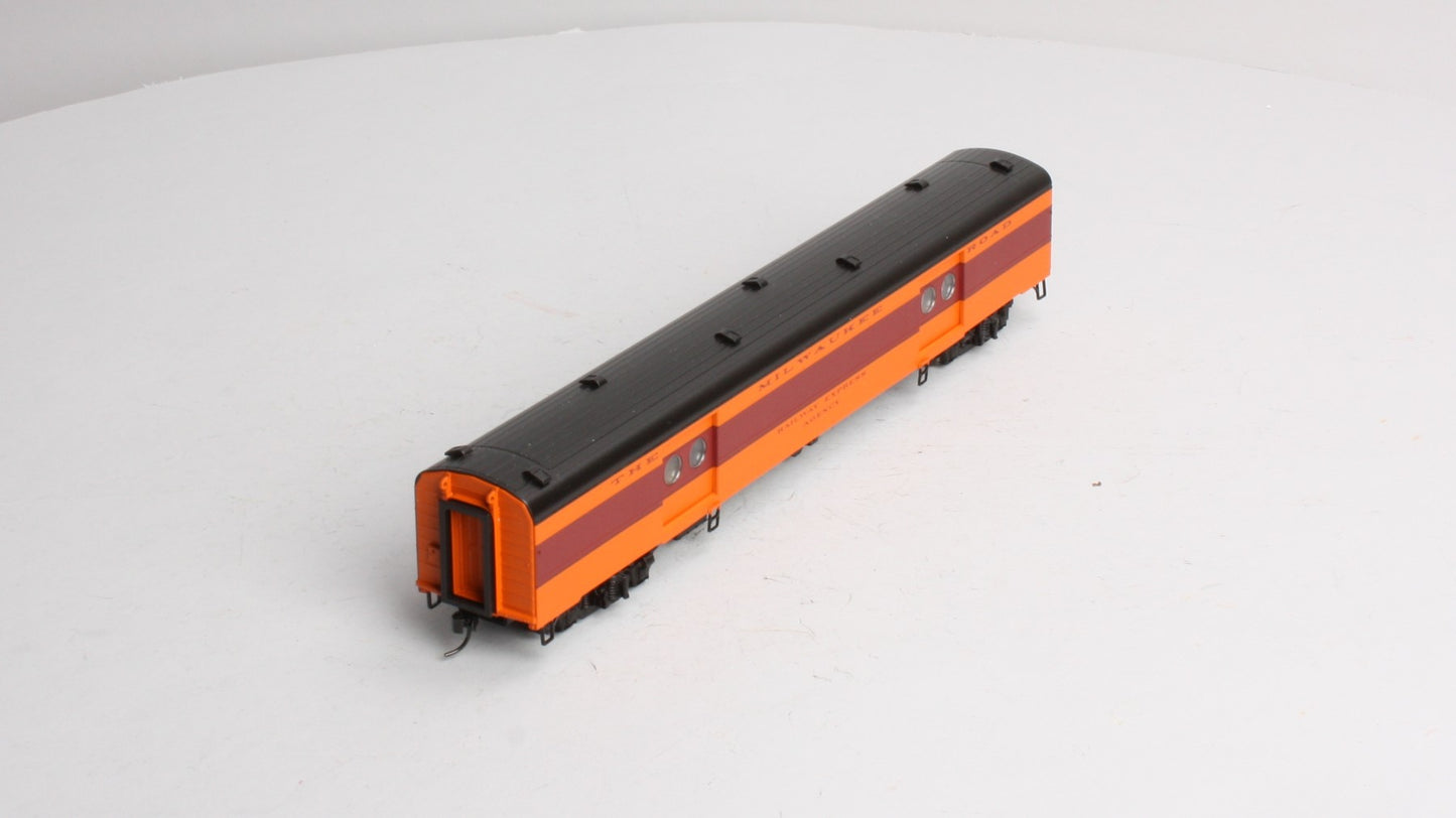 Walthers 932-9209 HO Milkwaukee Road 1955 Twin Cities Hiawatha REA Baggage Car