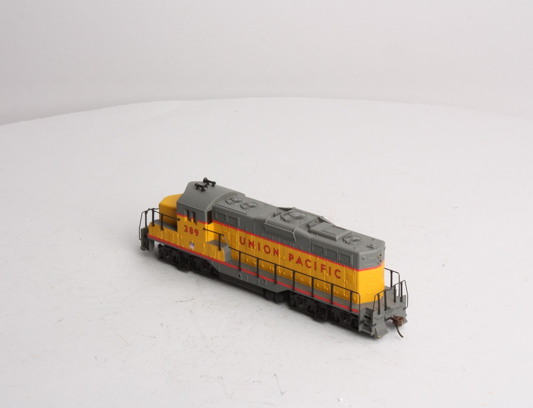 Walthers 931-102 HO Union Pacific EMD GP9M Diesel Loco #289 - Standard DC