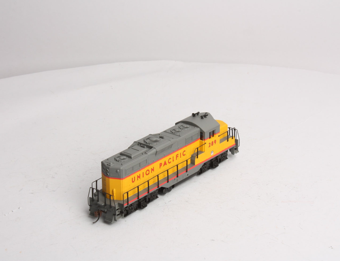 Walthers 931-102 HO Union Pacific EMD GP9M Diesel Loco #289 - Standard DC