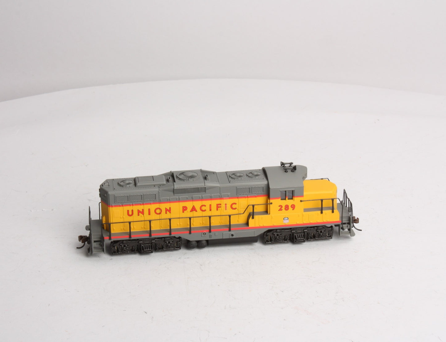 Walthers 931-102 HO Union Pacific EMD GP9M Diesel Loco #289 - Standard DC