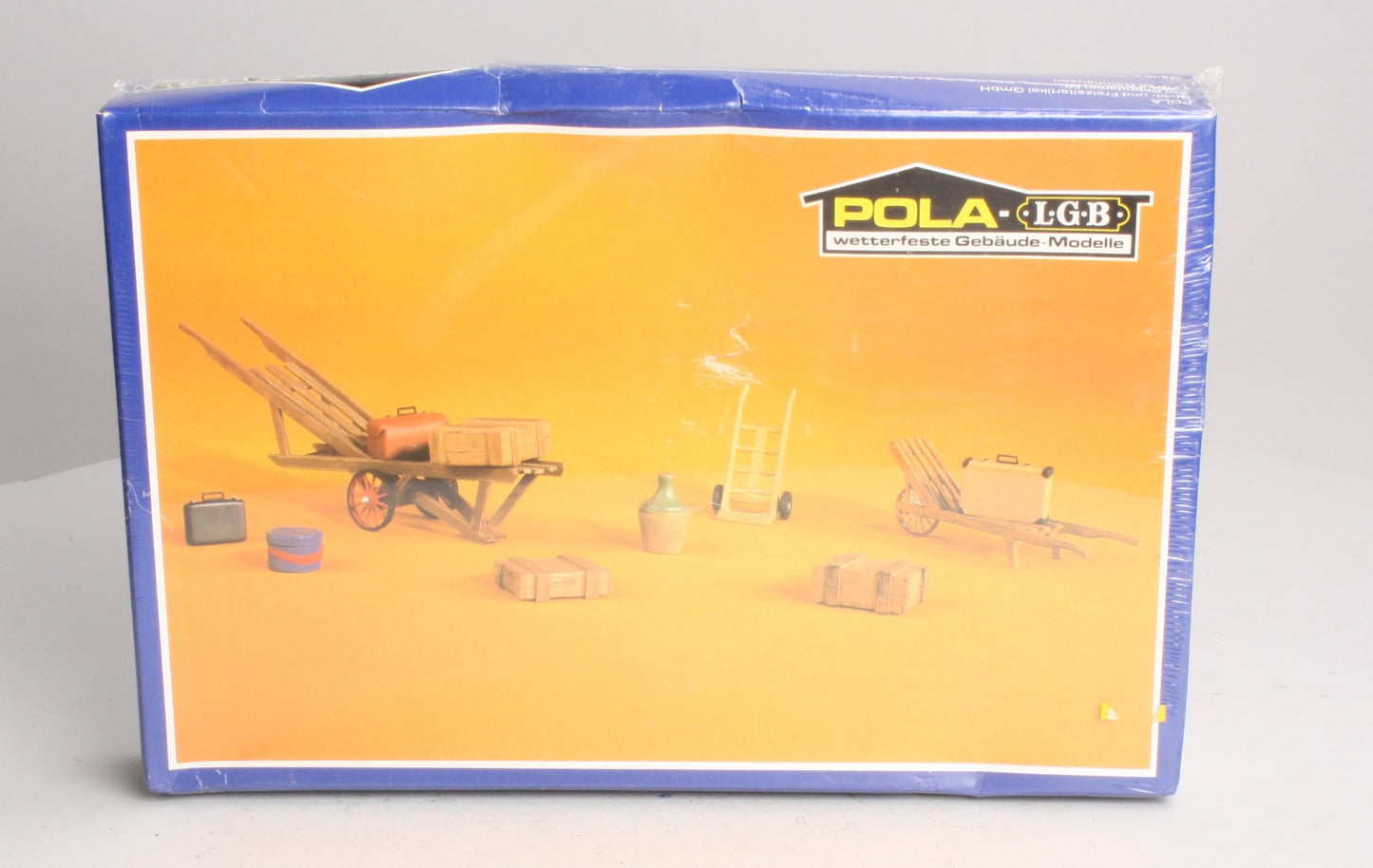 Pola 964 G Scale Station Carts & Luggage