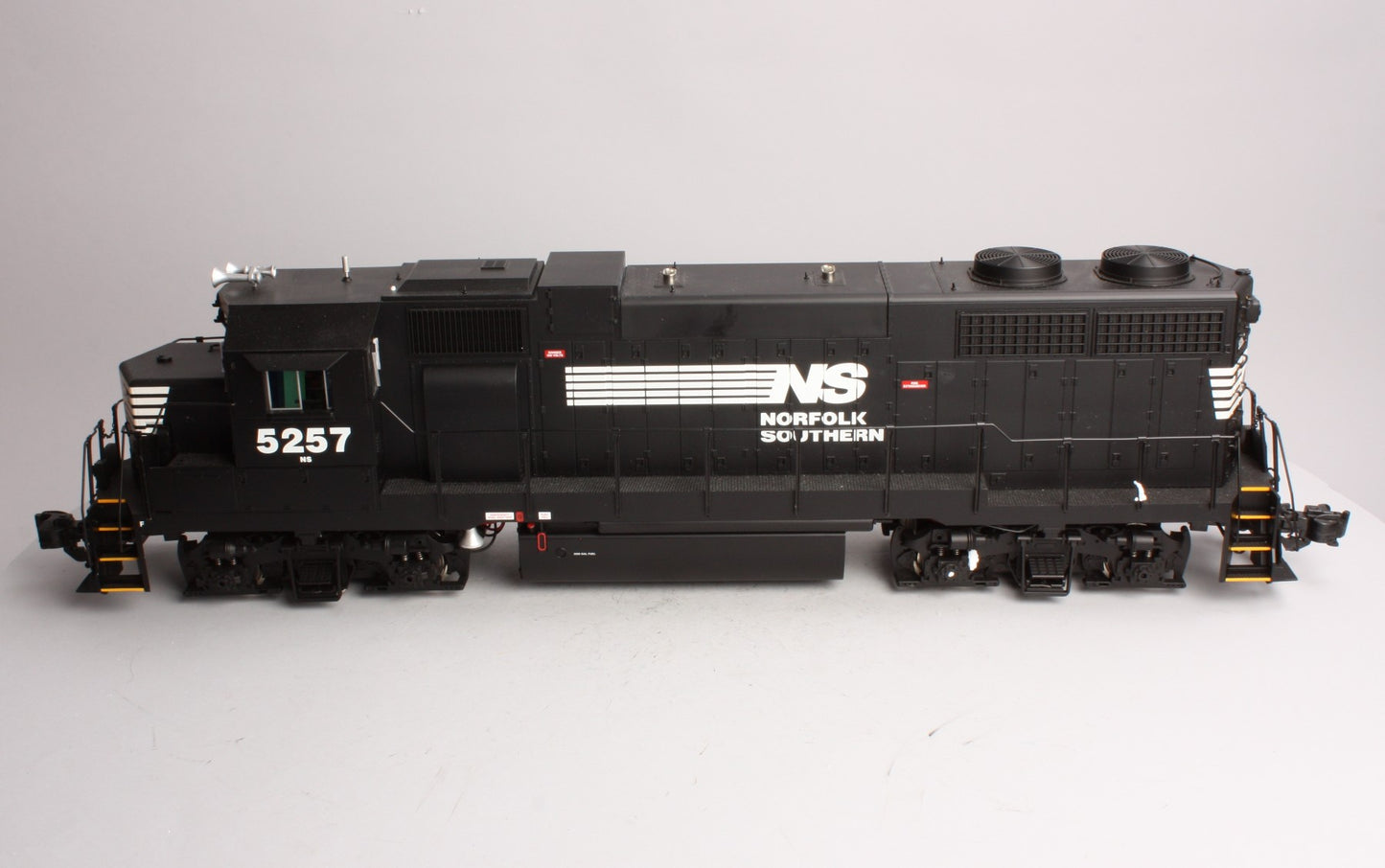 USA Trains 22214 G Norfolk & Southern GP38-2 Powered Diesel Locomotive #5261