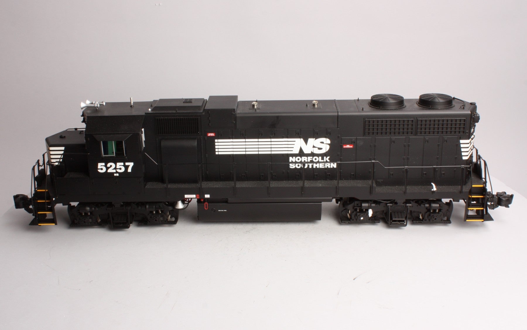 USA Trains 22214 G Norfolk & Southern GP38-2 Powered Diesel Locomotive #5261