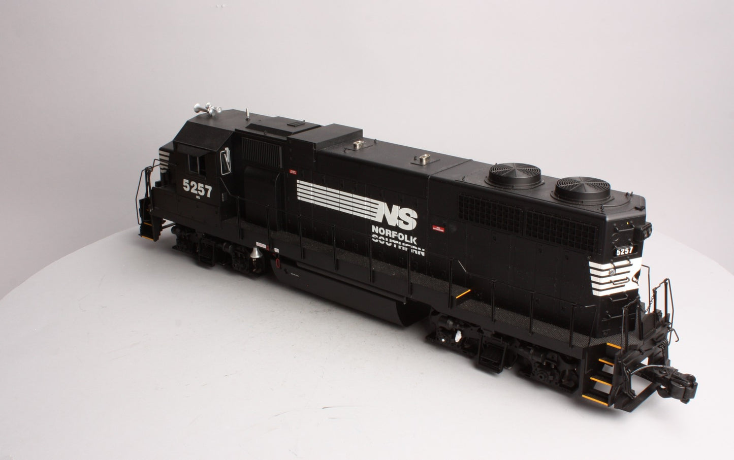 USA Trains 22214 G Norfolk & Southern GP38-2 Powered Diesel Locomotive #5261