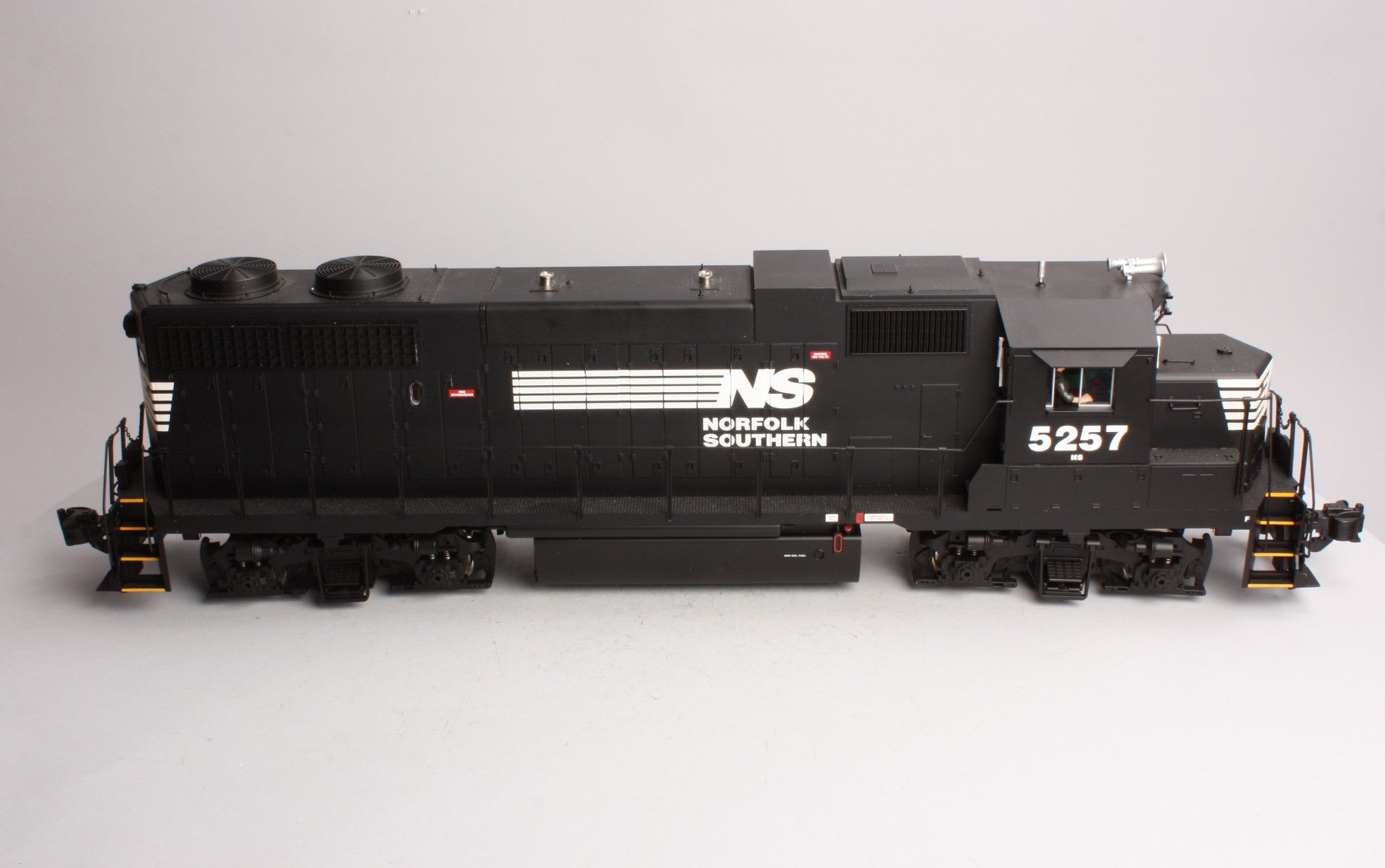 USA Trains 22214 G Norfolk & Southern GP38-2 Powered Diesel Locomotive #5261